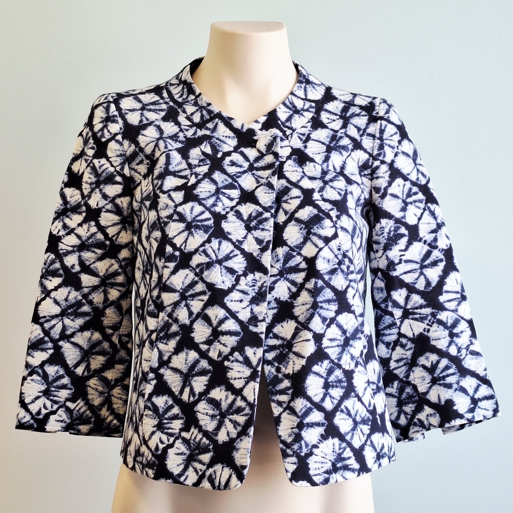 🅱️🅾️G🅾️ Talbots Navy and White Floral Blazer